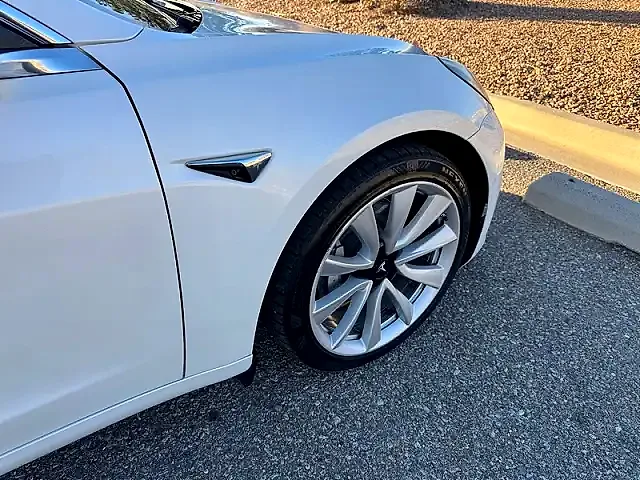 2020 Tesla Model 3 - Photo 2