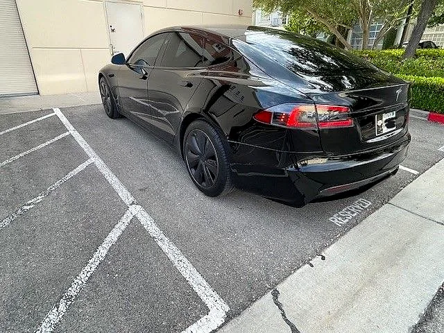 2021 Tesla Model S - Photo 2