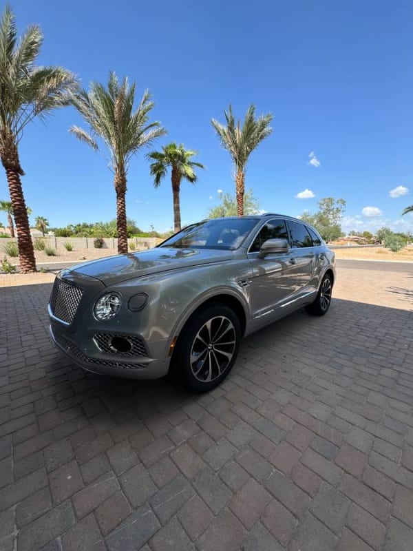 2017 Bentley Bentayga W12 - Photo 2