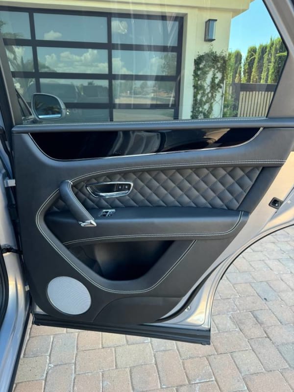 2017 Bentley Bentayga W12 - Photo 5