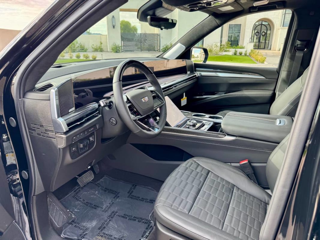 2025 Cadillac Escalade-V - Photo 2