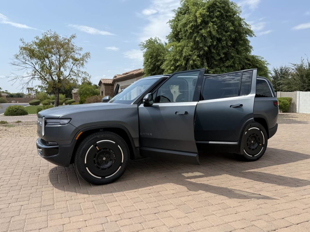 2024 Rivian R1S for rent - $189/day