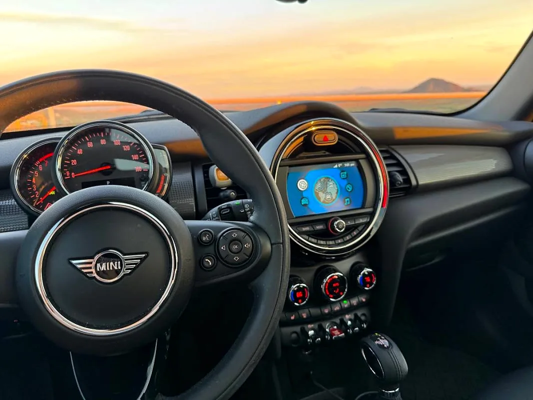 2019 MINI Cooper Hardtop - Photo 2