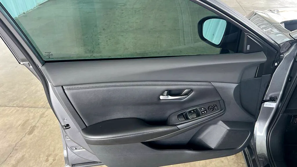 2022 Nissan Sentra - Photo 2