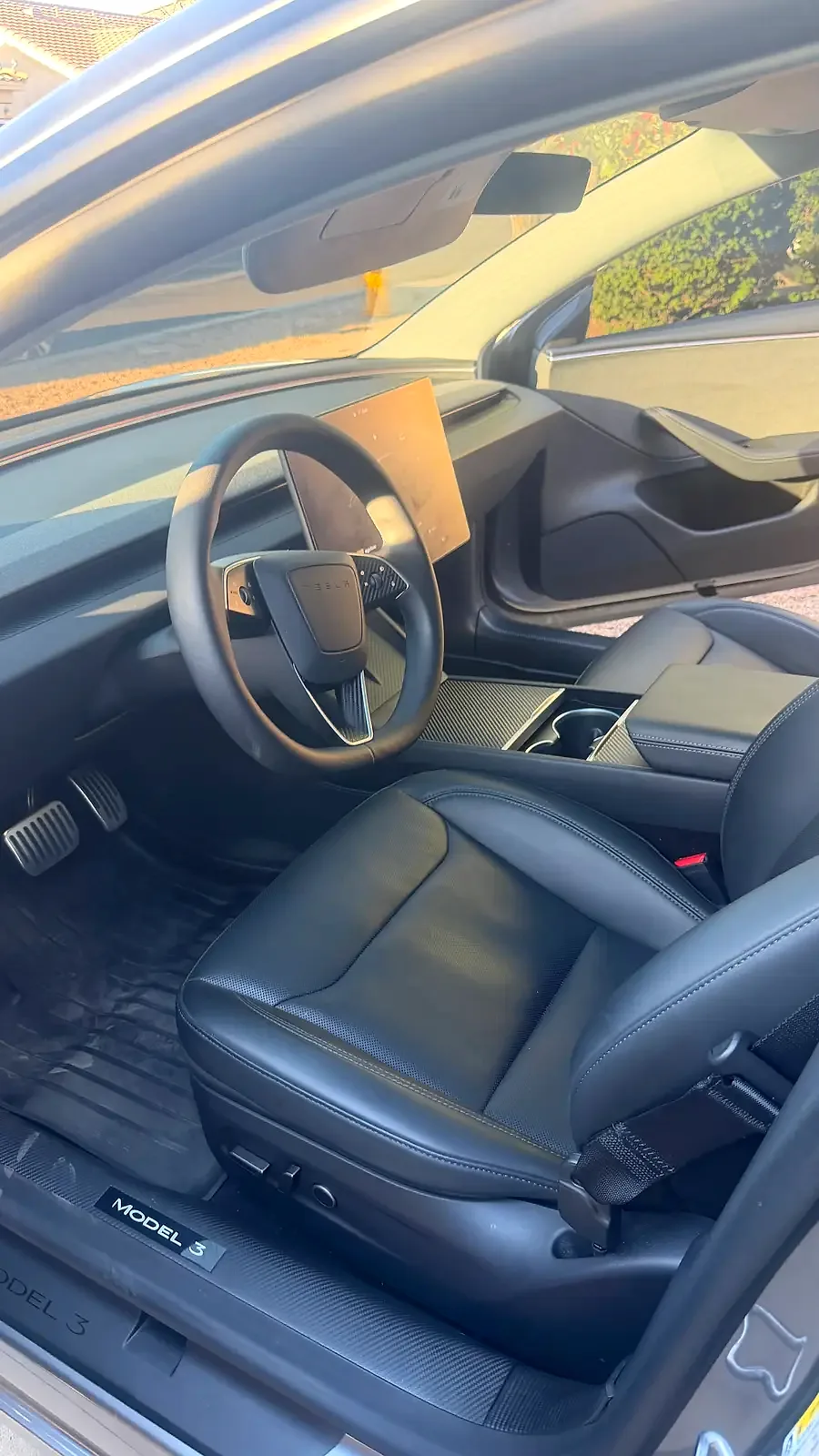 2025 Tesla Model 3 - Photo 5