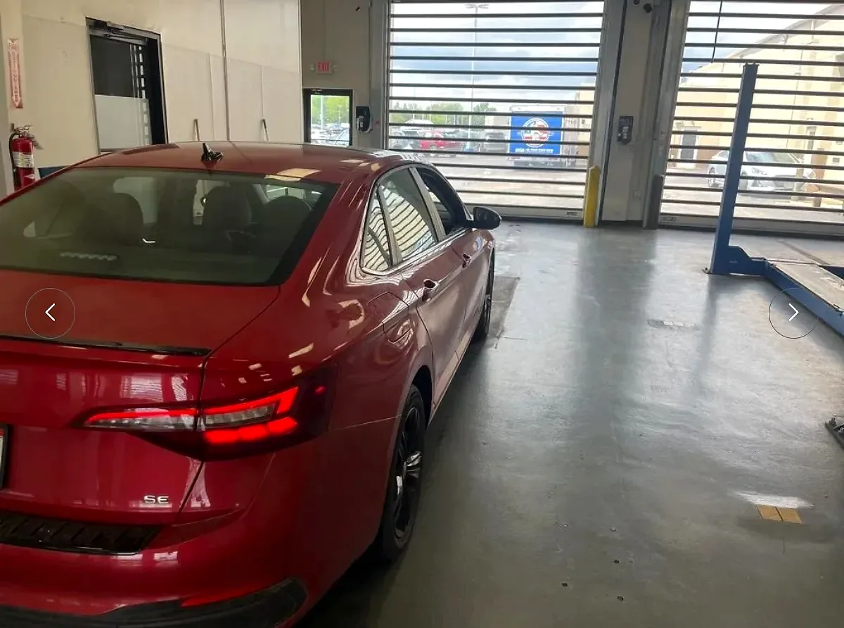2023 Volkswagen Jetta - Photo 2