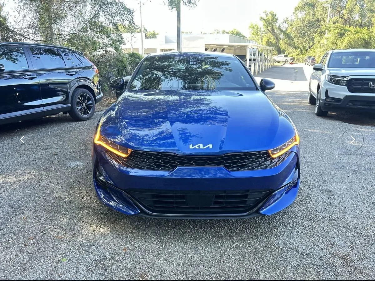 2023 Kia K5 - Photo 2