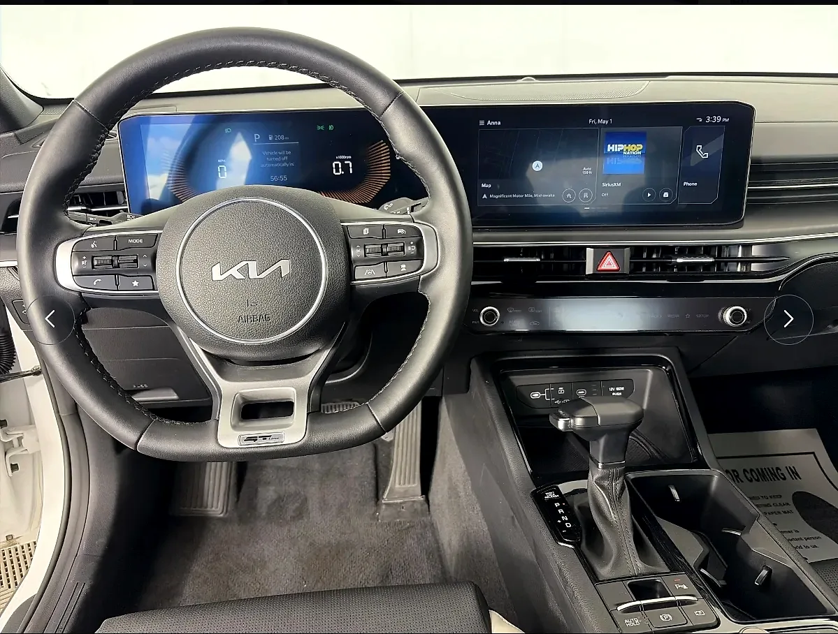 2025 Kia K5 - Photo 5