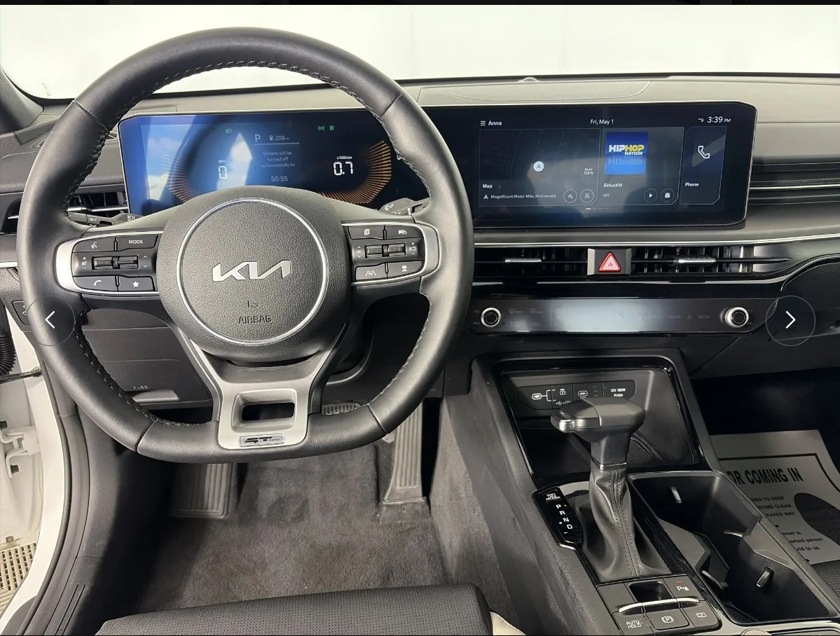 2025 Kia K5 - Photo 5