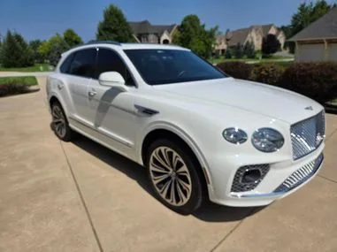 2021 Bentley Bentayga - Photo 2