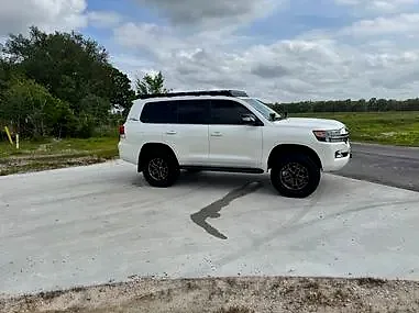 2021 Toyota Land Cruiser - Photo 2
