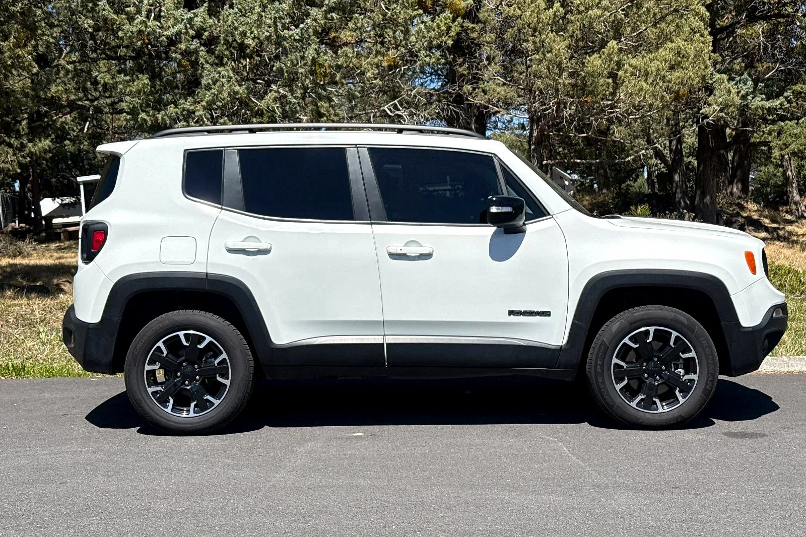 2023 Jeep Renegade - Photo 2