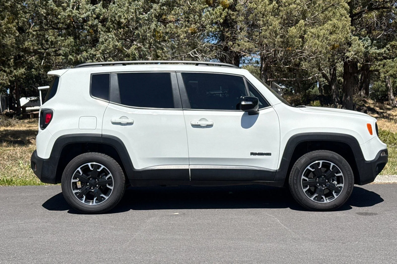2023 Jeep Renegade - Photo 2