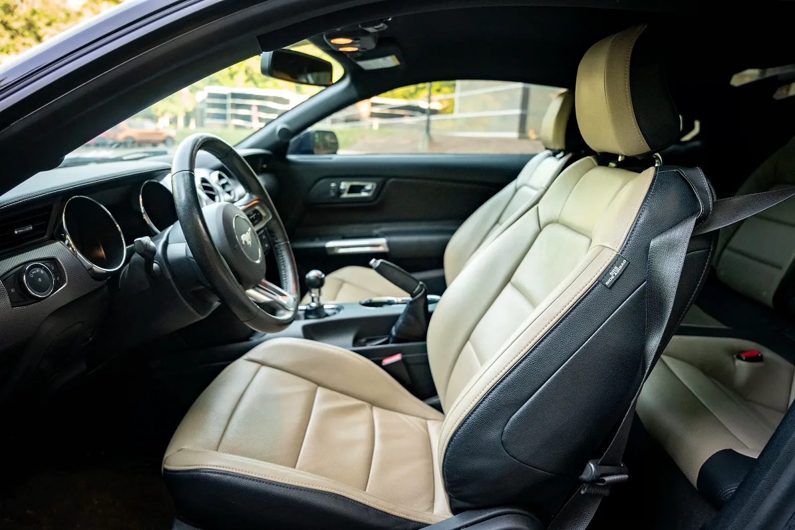 2015 Ford Mustang - Photo 5