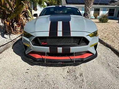 2020 Ford Mustang - Photo 2