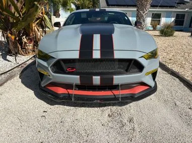 2020 Ford Mustang - Photo 2