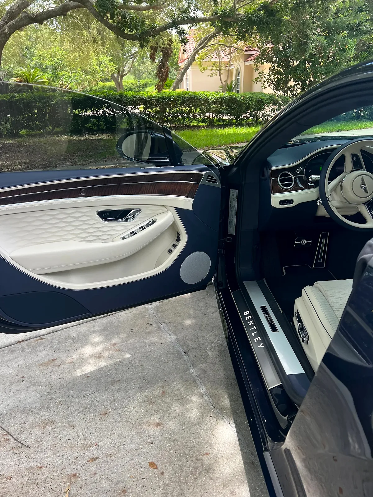 2025 Bentley Continental - Photo 2