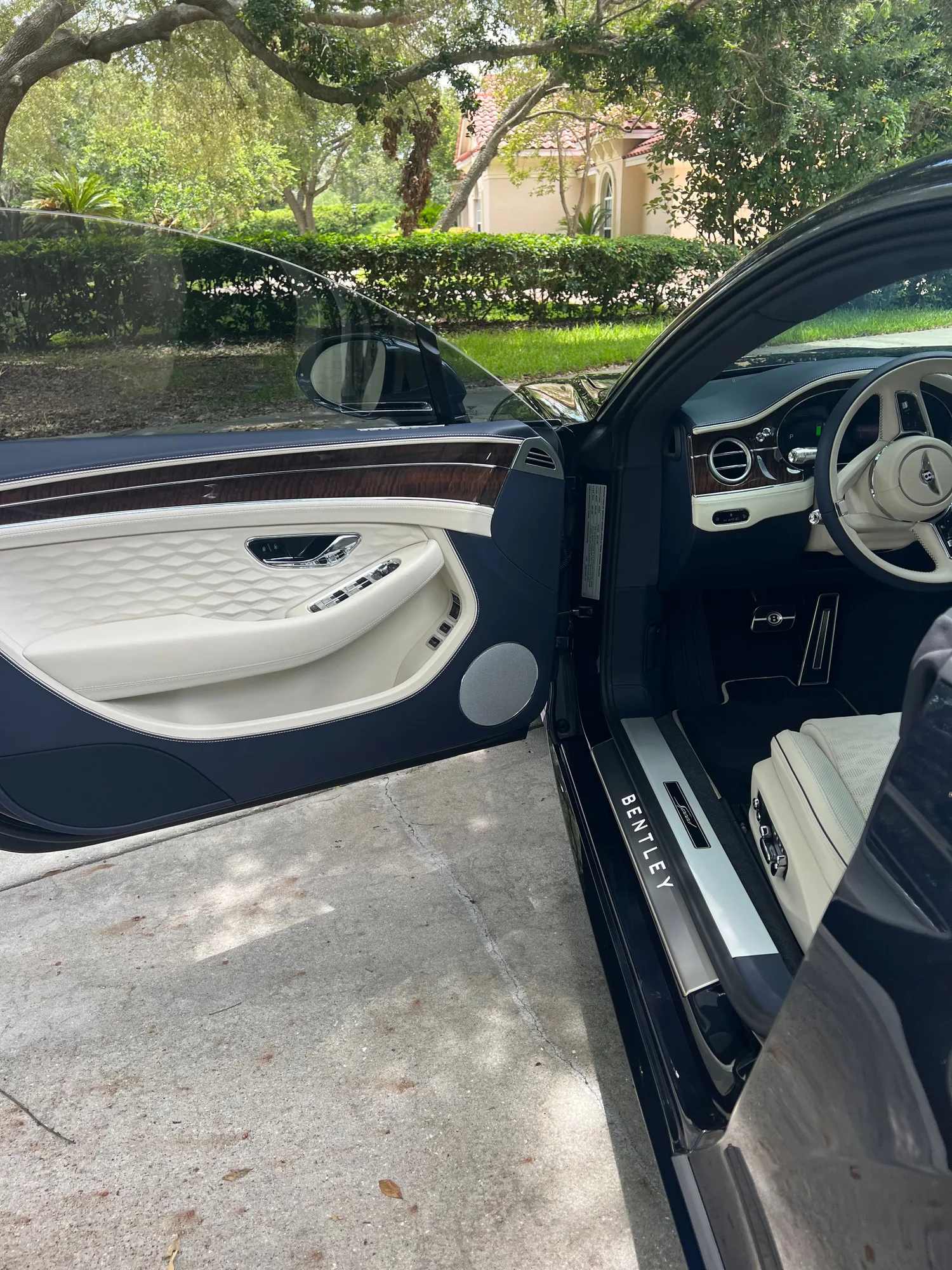 2025 Bentley Continental - Photo 2
