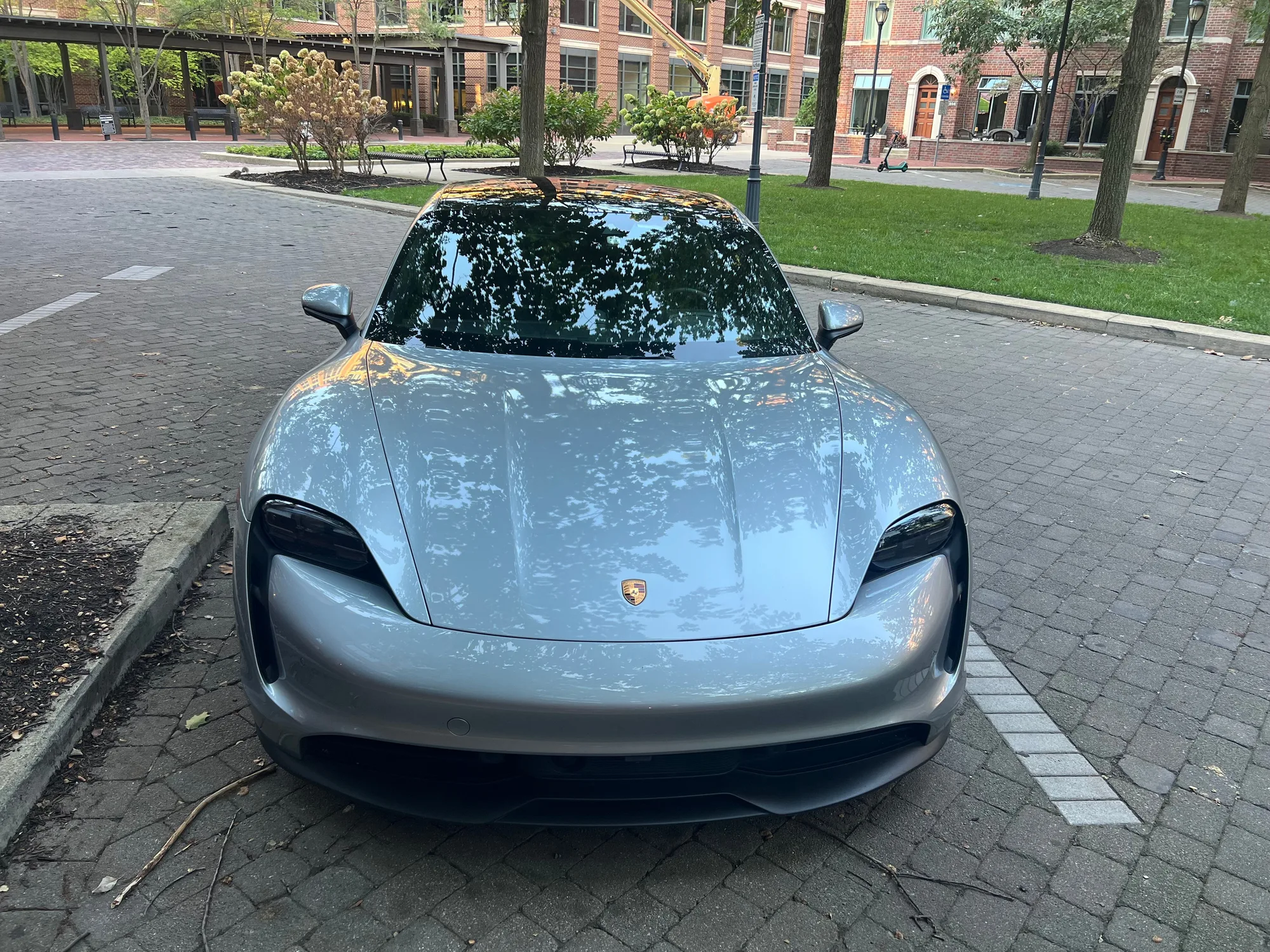 2022 Porsche Taycan - Photo 2