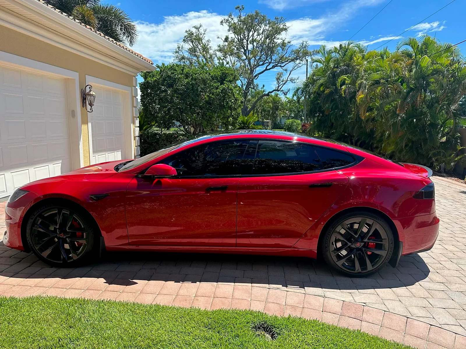 2022 Tesla Model S - Photo 1