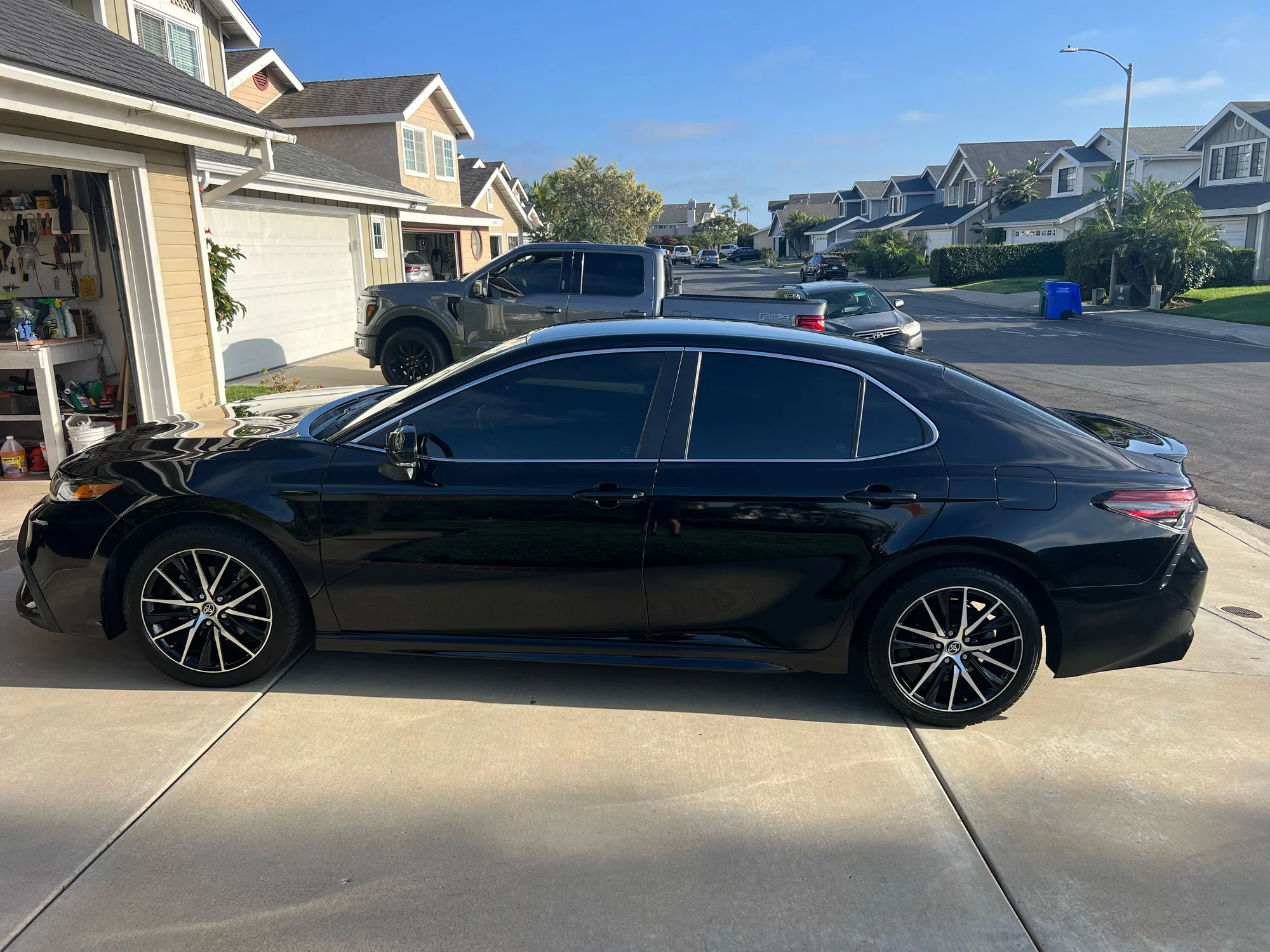 2023 Toyota Camry - Photo 2