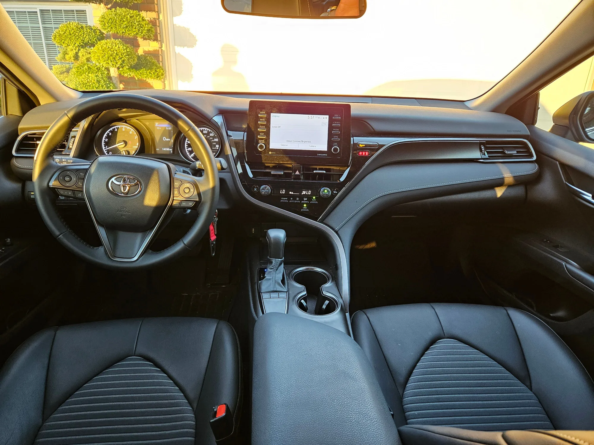 2023 Toyota Camry - Photo 2