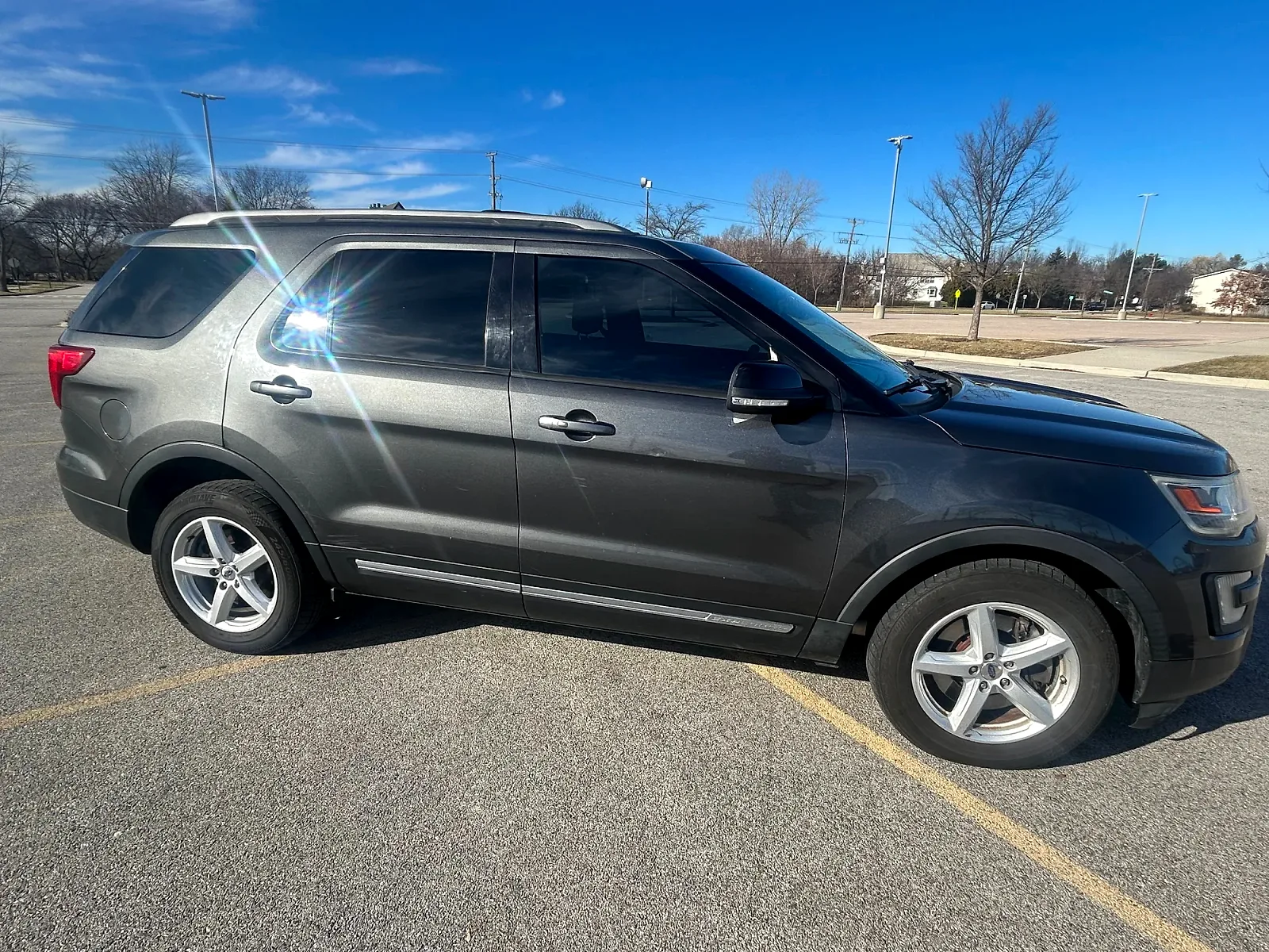 2016 Ford Explorer - Photo 2
