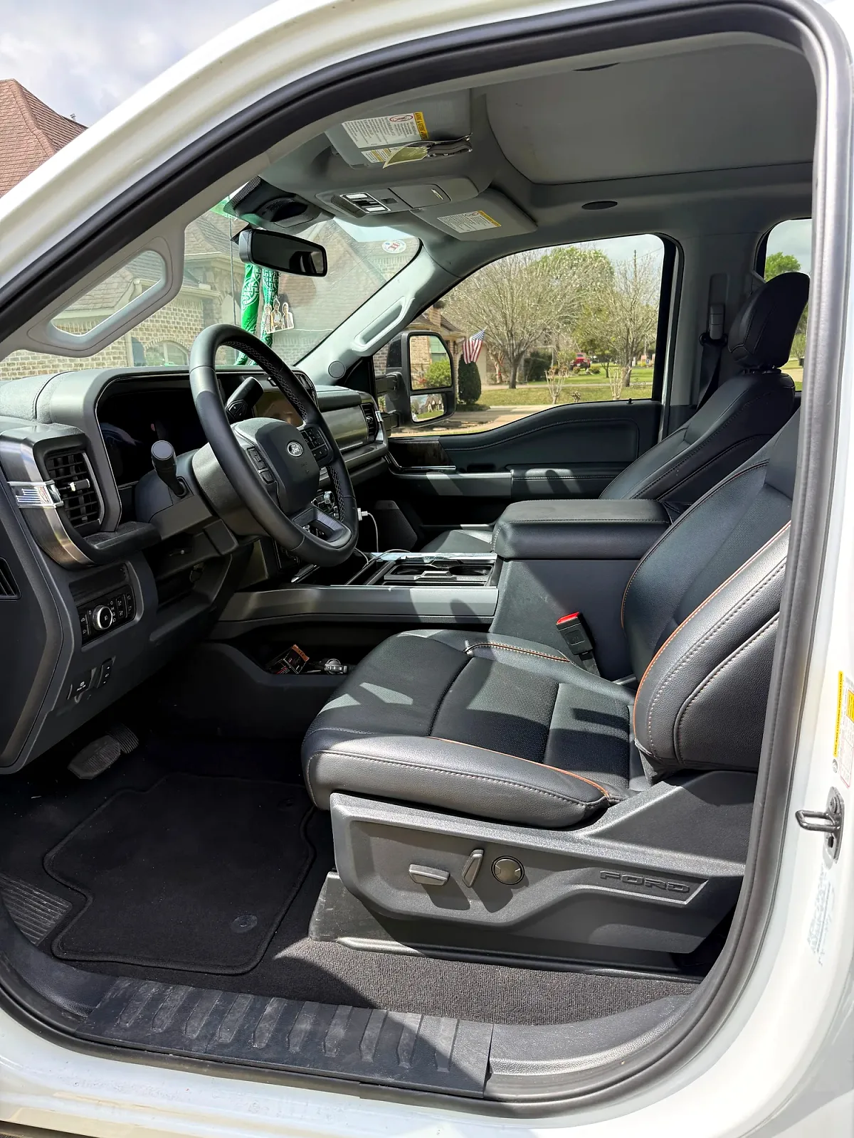 2025 Ford F-350 - Photo 2