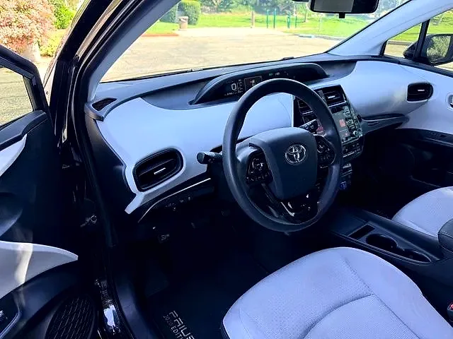 2022 Toyota Prius - Photo 5
