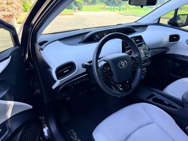 2022 Toyota Prius - Photo 5