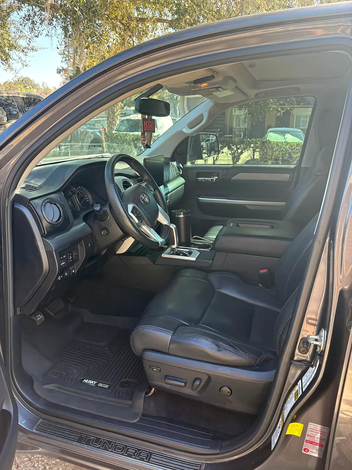 2015 Toyota Tundra - Photo 2
