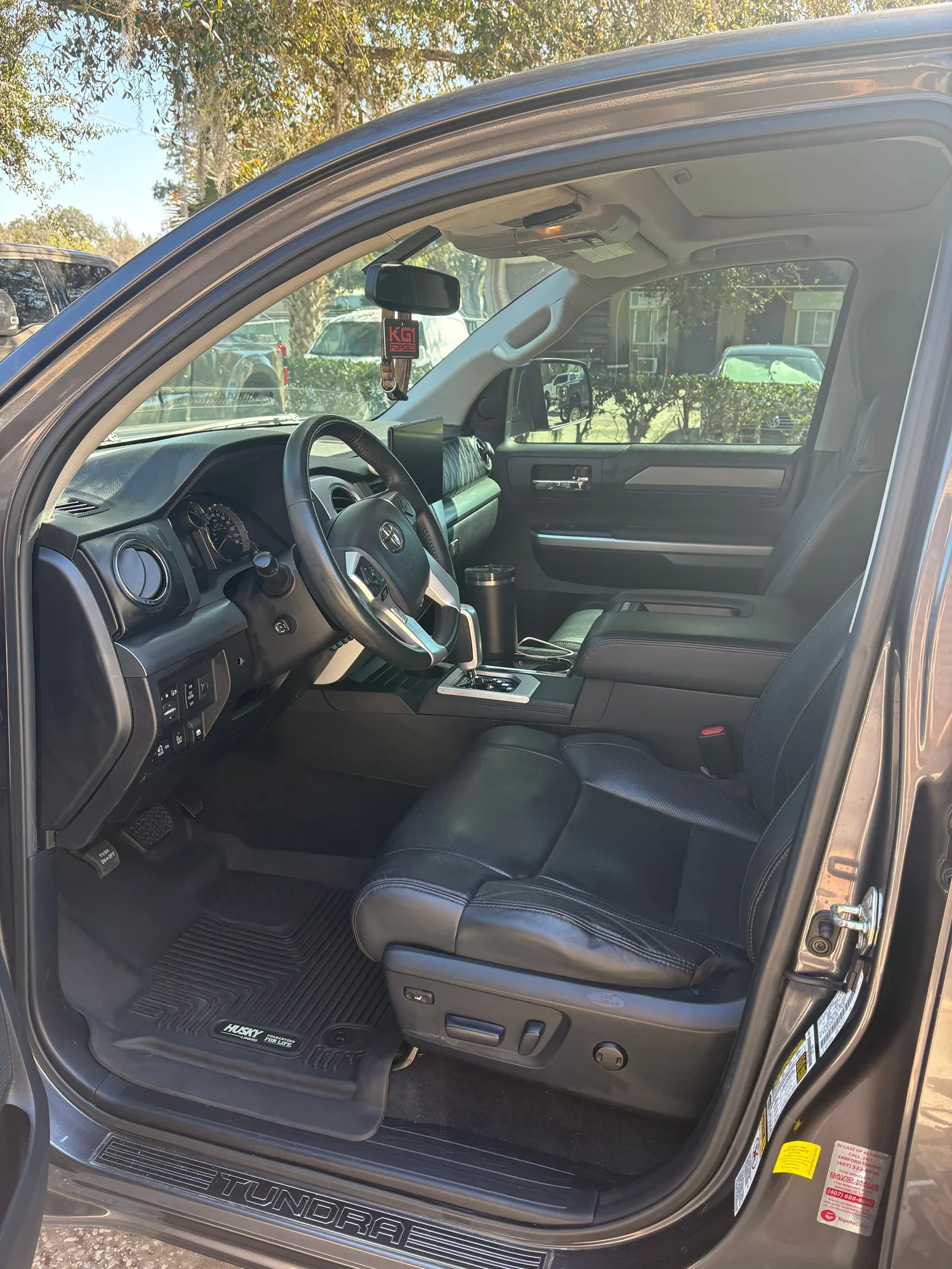 2015 Toyota Tundra - Photo 2