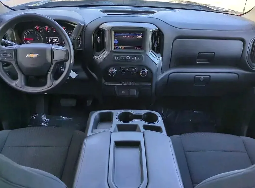 2020 Chevrolet Silverado - Photo 2