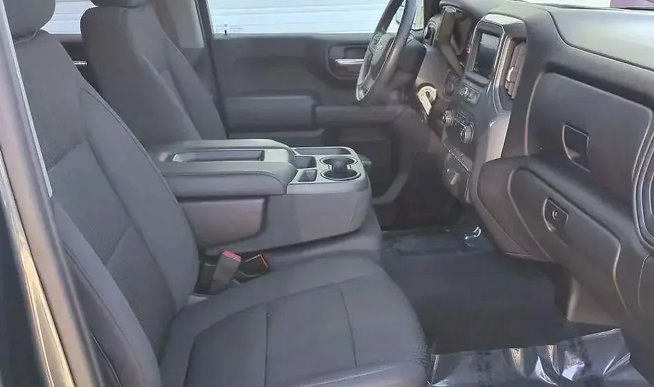 2020 Chevrolet Silverado - Photo 4