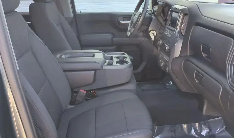 2020 Chevrolet Silverado - Photo 4