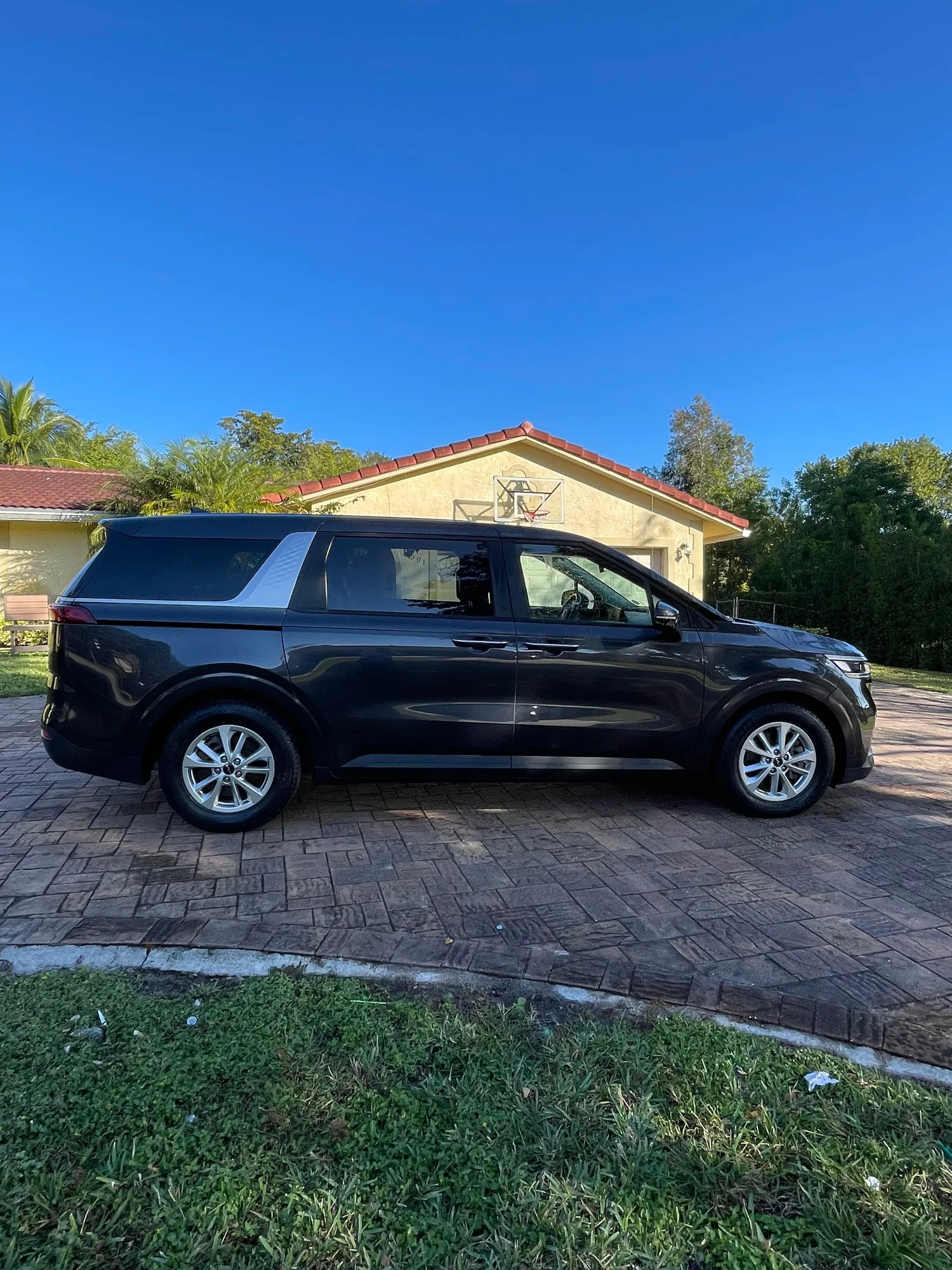 2023 Kia Carnival - Photo 2