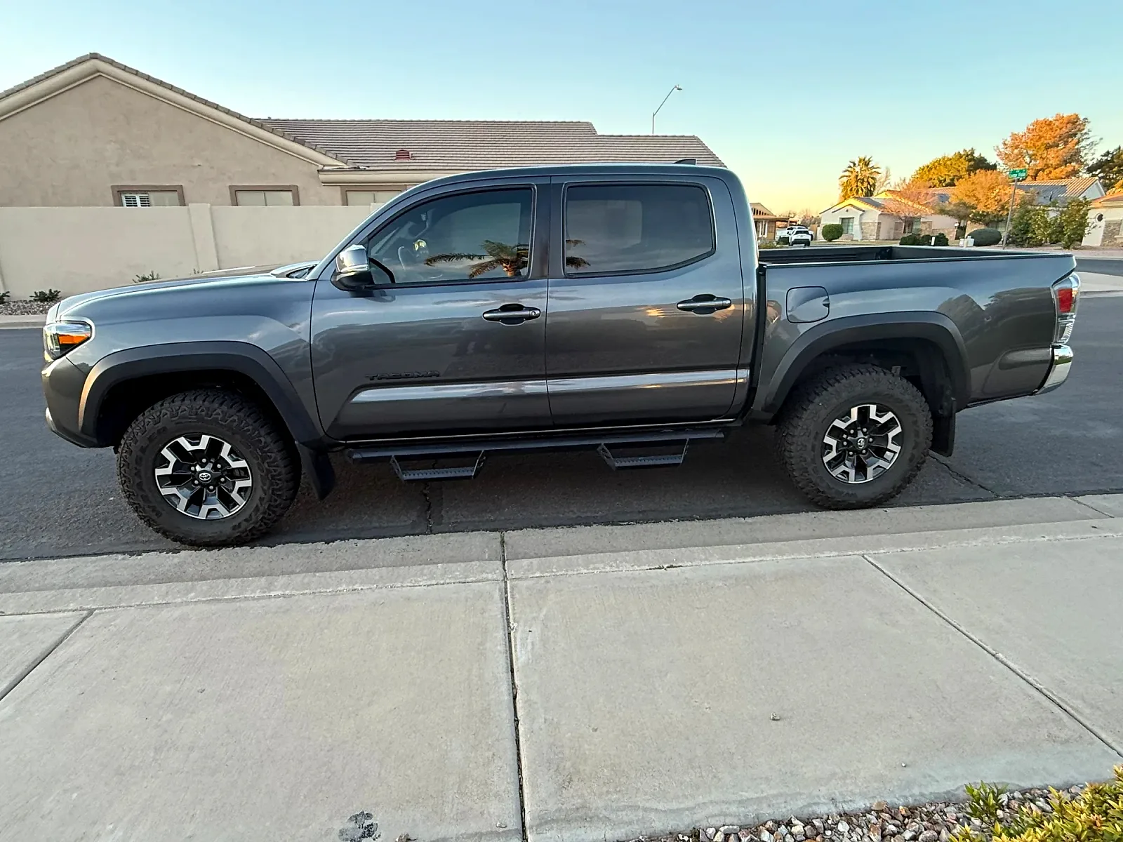2022 Toyota Tacoma - Photo 2
