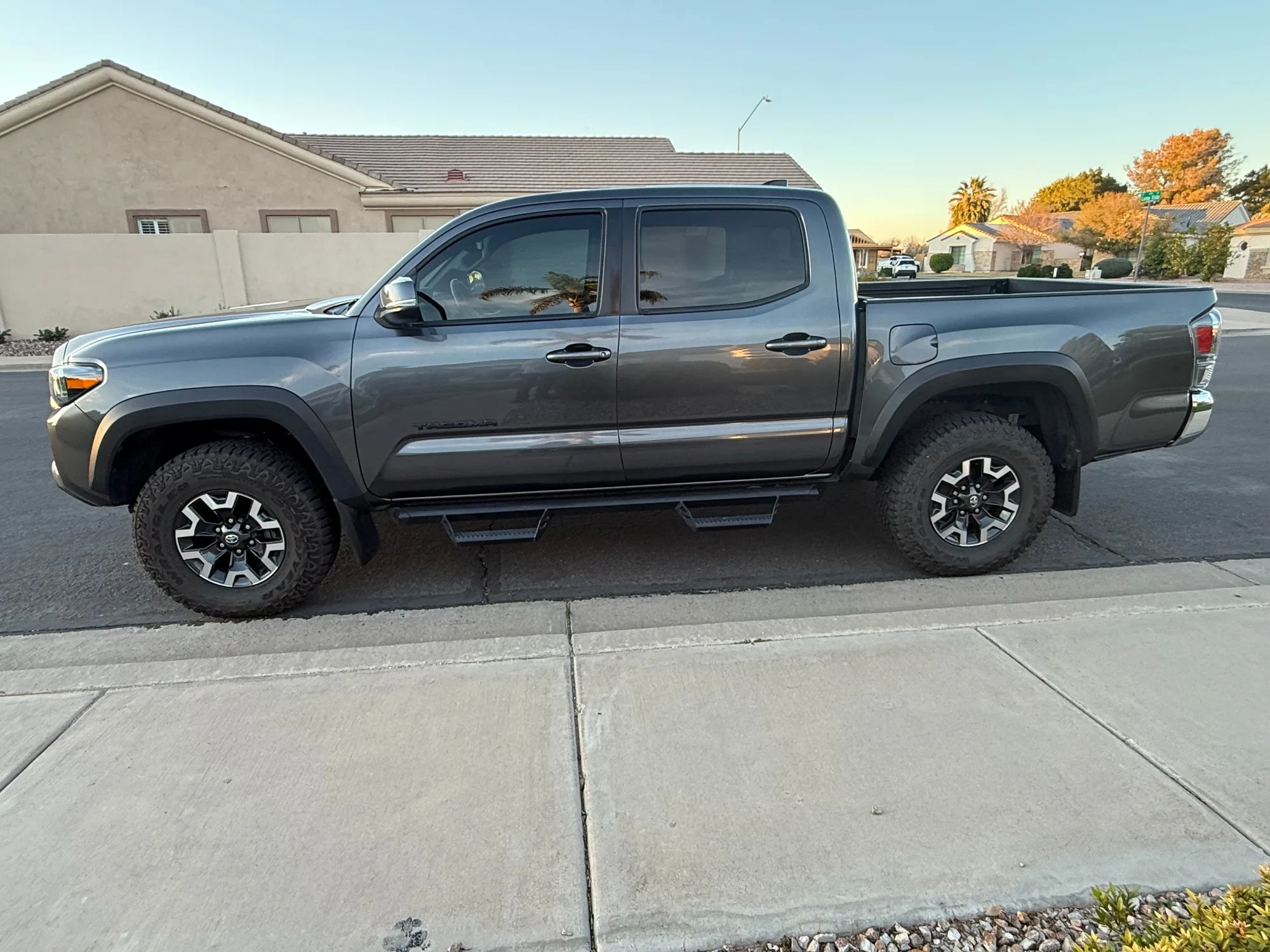 2022 Toyota Tacoma - Photo 2