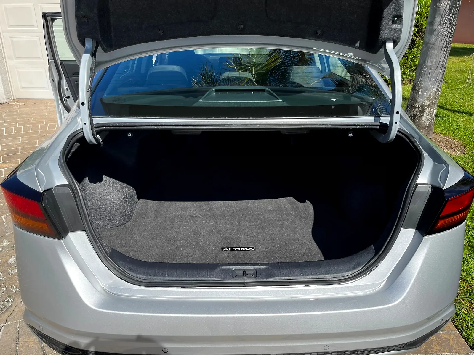 2025 Nissan Altima - Photo 4